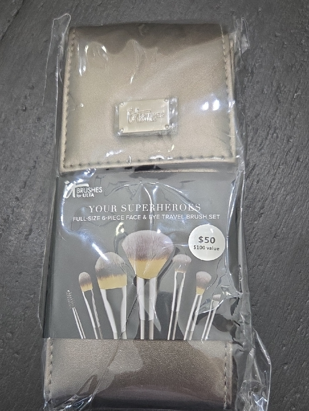 Ulta Beauty IT Brushes Makeup Brush Case in Black and Silver